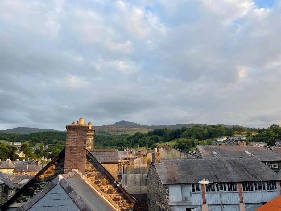 Character Townhouse In Town Centre & Superb Views Villa Dolgellau Exterior photo